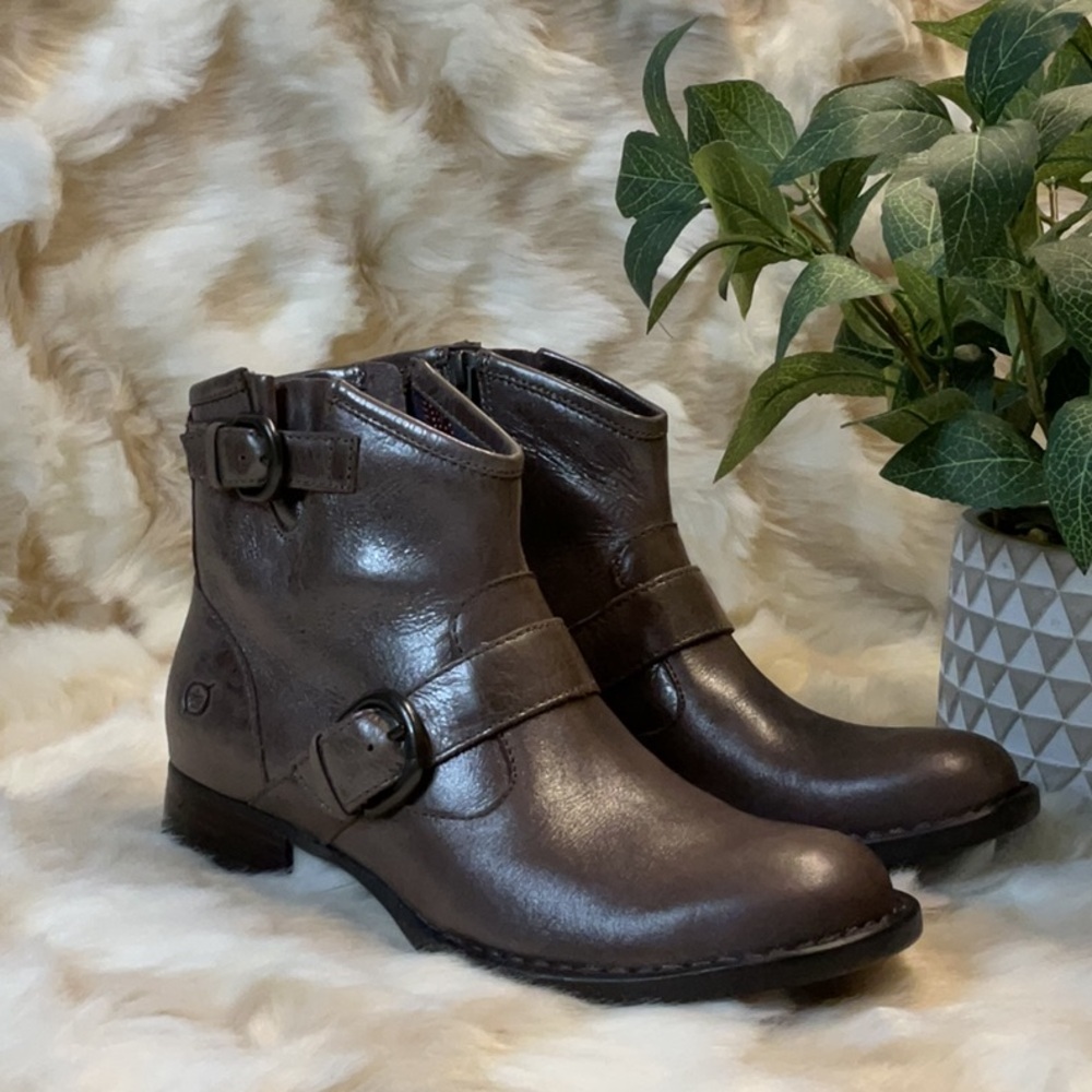 NWOB - Born Brown Leather Boots